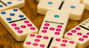 Dominoes blue pink
