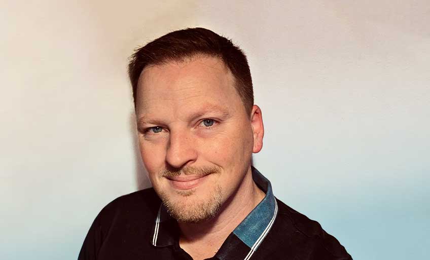 Adam Standing headshot